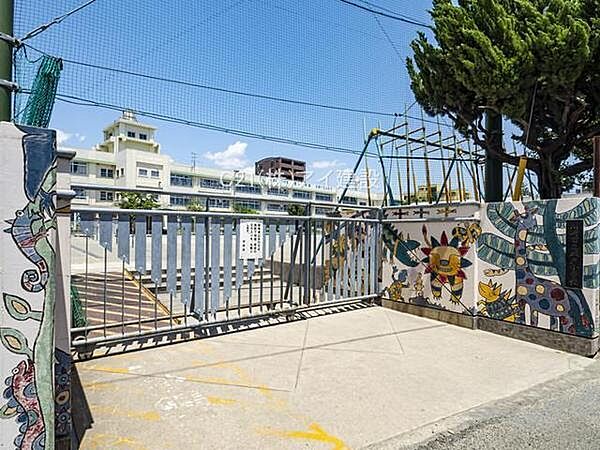 川崎市立坂戸小学校まで700m、川崎市立坂戸小学校