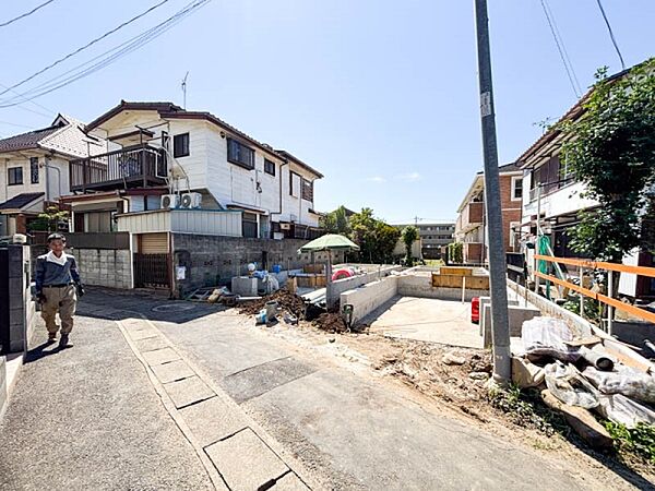 前面道路とフラットな敷地は車庫入れがしやすく生活しやすさが魅力ですね。