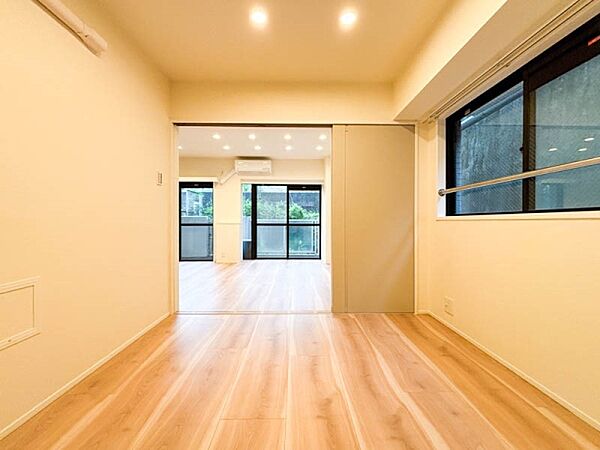【Room】  1日の疲れを癒し、心地よく寛げるようゆったりとした広さを確保しています。