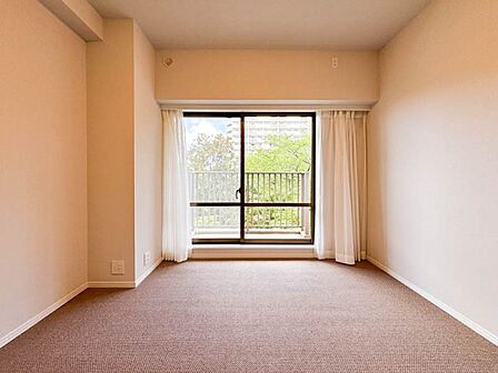 【Room】 1日の疲れを癒し、心地よく寛げるようゆったりとした広さを確保しています。