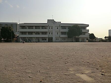 横浜市立東品濃小学校まで350m、横浜市立東品濃小学校