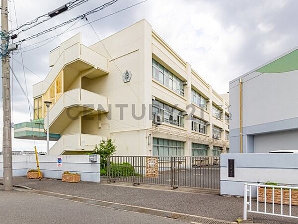 横浜市立中川中学校まで350m、横浜市立中川中学校