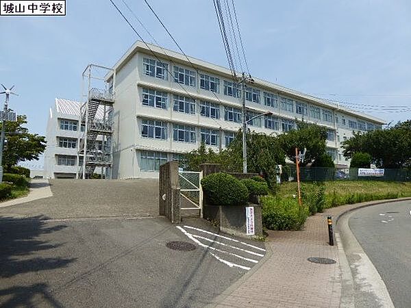 綾瀬市立城山中学校まで966m