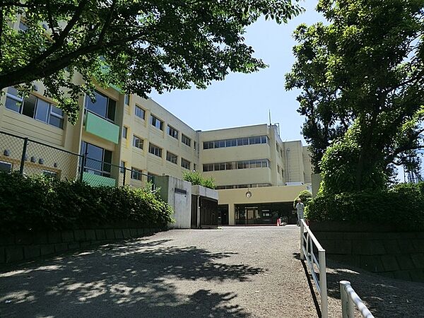 海老名市立杉久保小学校まで1070m