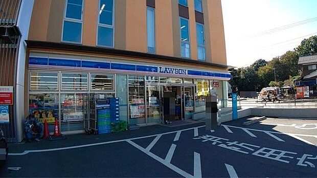 ローソン座間市役所前店まで521m