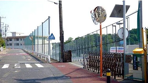 綾瀬市立北の台中学校まで1336m