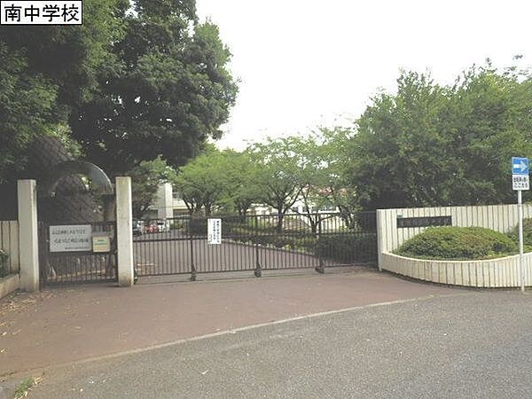 座間市立南中学校まで827m