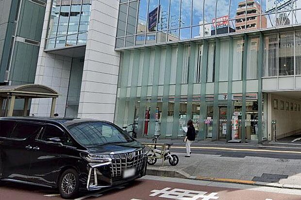 セブンイレブン渋谷南平台町店まで210m、玉川通りを横切る地下通路がすぐ近くにあります。