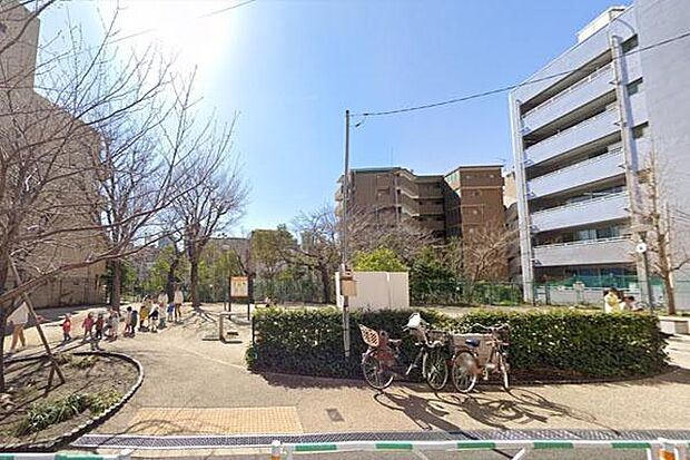 臨川四季の森まで20m、本マンション西側二隣接する公園です。