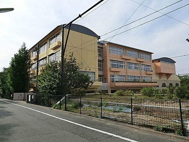 世田谷区立東深沢中学校まで750m