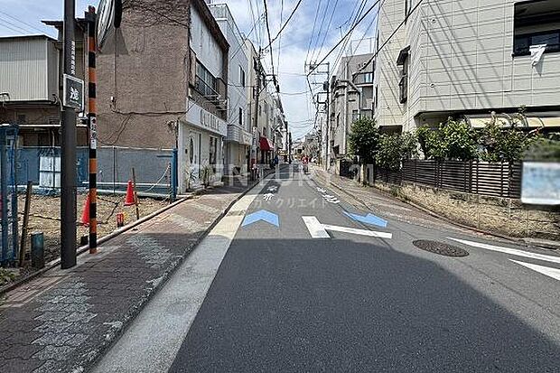 前面道路（→北西方向へ撮影）