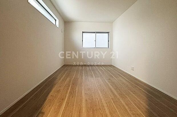 サービスルーム 約7.0帖/広々としたお部屋で主寝室としてもお使いいただけます。