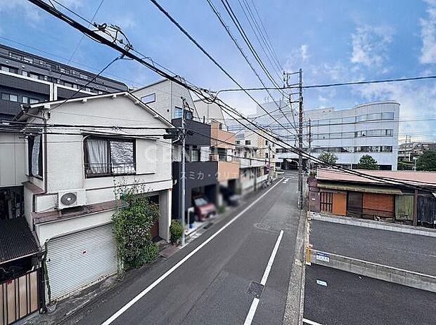 バルコニーからの眺望／周囲に高い建物がないので視界が開けています。