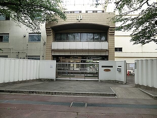 世田谷区立駒留中学校まで90m