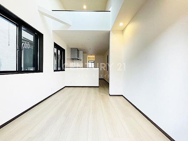 リビングダイニングルーム/お部屋の広さや明るさなど現地で実際にご覧いただけます!