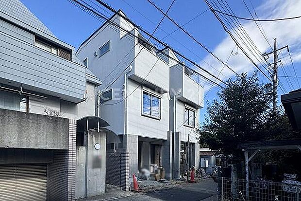 建物外観(2025.12撮影)/全二棟の新築分譲住宅、建築が進み建物のボリュームを確認できるようになりました!