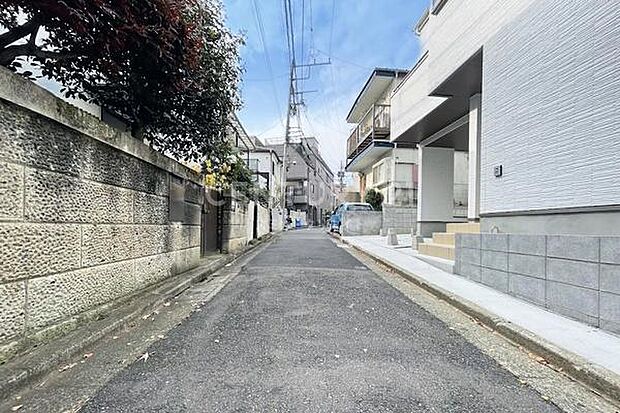 前面道路（→西方向へ撮影）