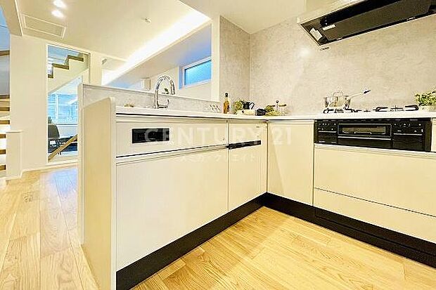 システムキッチン/動線が短く効率的なL字型のキッチン、毎日の家事負担を軽減する食器洗浄乾燥機付きです。