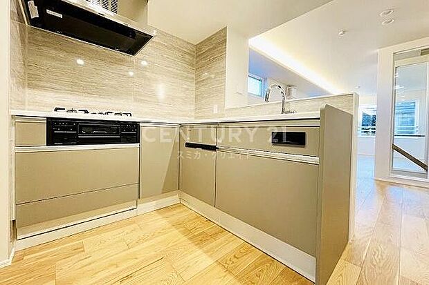 システムキッチン/動線が短く効率的なL字型のキッチン、毎日の家事負担を軽減する食器洗浄乾燥機付きです。