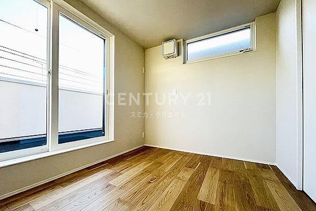 3階洋室 約5.2帖／南側バルコニーに面しており採光良好です！