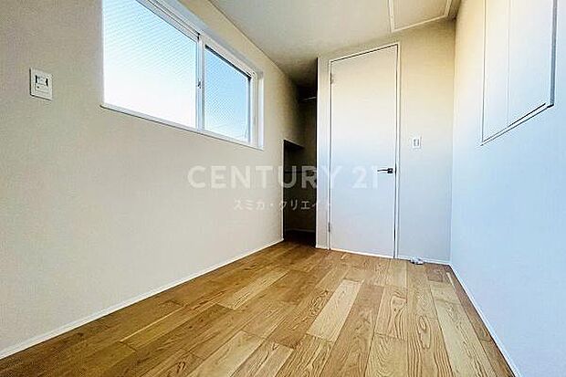 3階ベッドルーム 約5.4帖/お気に入りのインテリアを楽しめるシンプルで上質な内装デザインです。