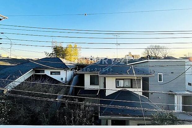 3階バルコニーからの眺望/周囲には高い建物もなく、開放的な眺望が広がります!