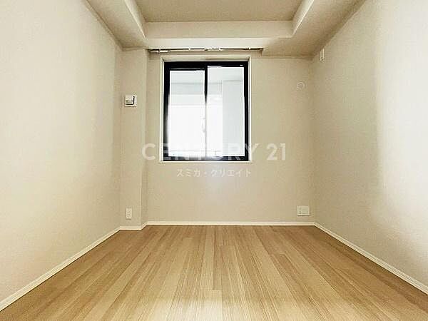 ベッドルーム 約5.6帖／家具配置のしやすいすっきりとした間取りです。