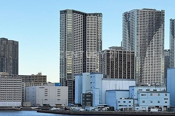 建物外観／存在感のあるトライスター型タワーマンション