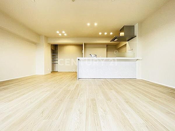 リビングダイニングルーム／内装リノベーション完成しました！現地にてお部屋の広さや明るさなどを実際にご確認いただけます！