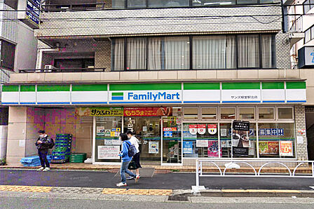 ファミリーマートサンズ経堂駅北店まで90m