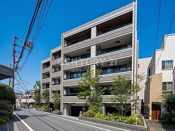建物外観（2026.7撮影）／現地周辺は世田谷通りから少し入った閑静な住環境です。