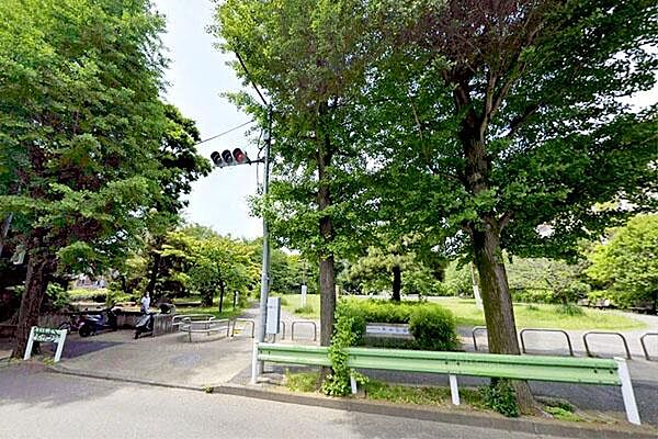 東山公園まで800m