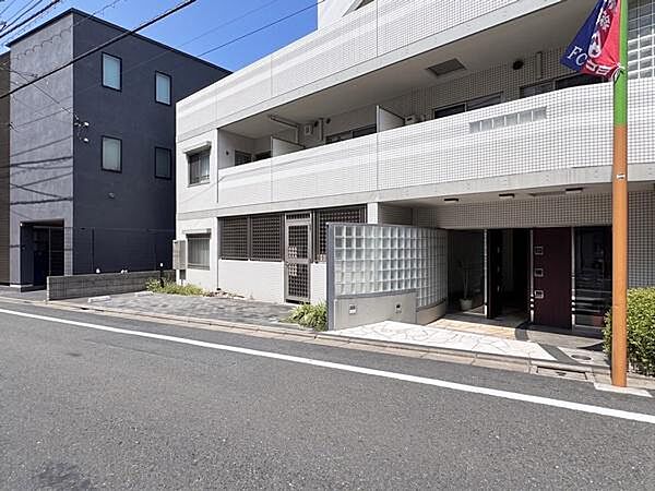共用エントランス／共用部の清掃も行き届いており、管理体制良好です