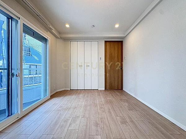 ベッドルーム／お好きなベッドを置いてお気に入りの一部屋に。