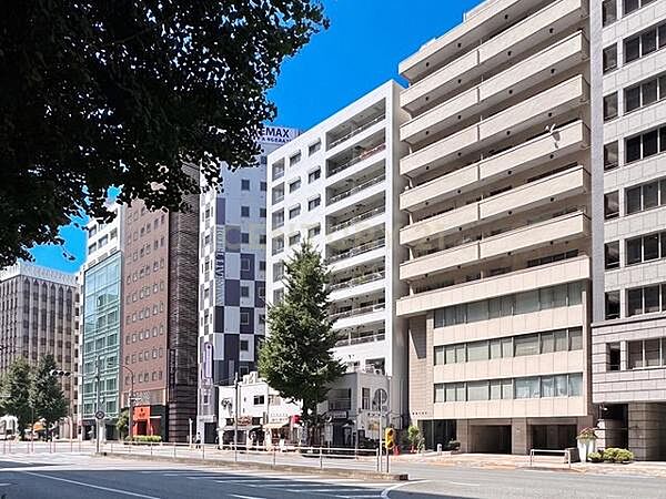 建物外観（2026.8撮影）／第一京浜道路沿いに立地しています。