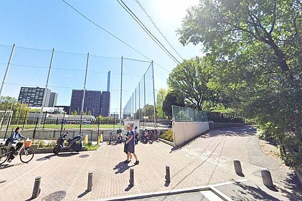 豊海運動公園まで600m