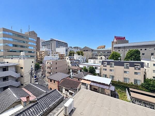 バルコニーからの眺望（南方向）／採光・通風・眺望良好です！