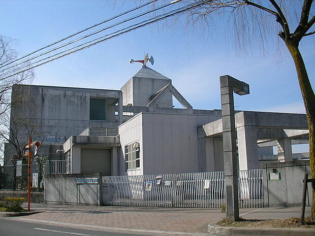 富田林市立小金台小学校まで790m