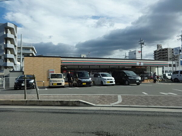 セブンイレブン富田林西口店まで1110m