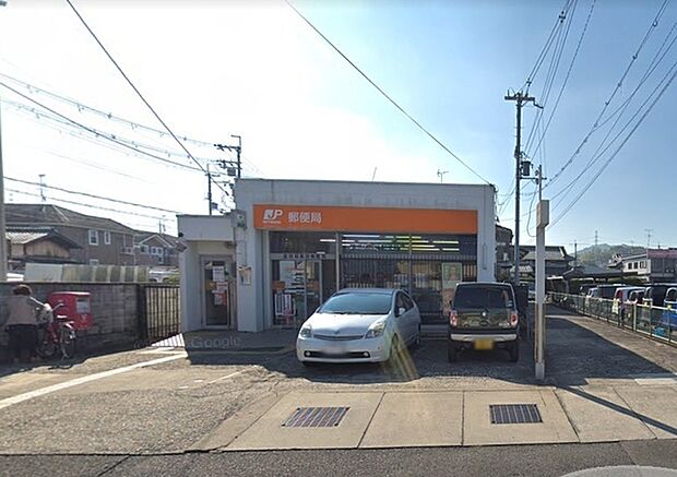 富田林板持郵便局まで704m