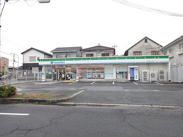 ファミリーマート富田林津々山台店まで1022m
