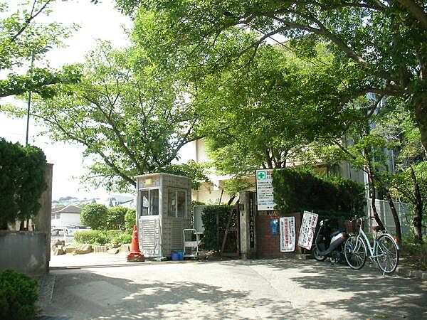 富田林市立川西小学校まで1141m
