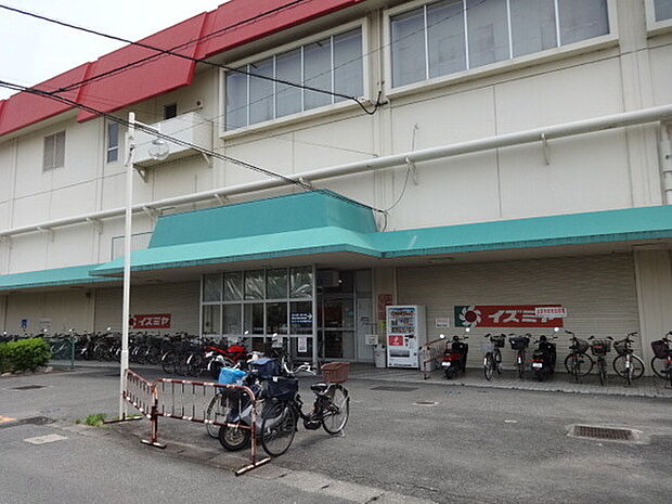 イズミヤ河内長野店まで1018m