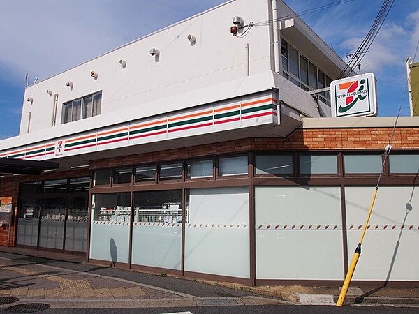 画像13:セブンイレブンハートインJR向日町駅改札口店まで360m