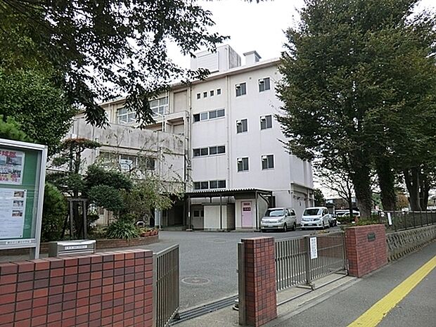 横浜市立瀬谷中学校まで540m、横浜でも有数の大規模校