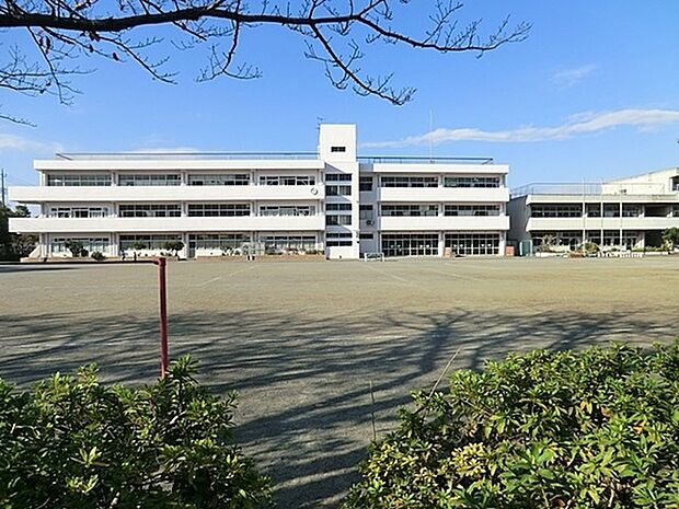 横浜市立港南台第3小学校まで494m、学校教育目標：「心豊かな子」自分らしさを発揮し、友だち・まち・自然とかかわることを大切にします