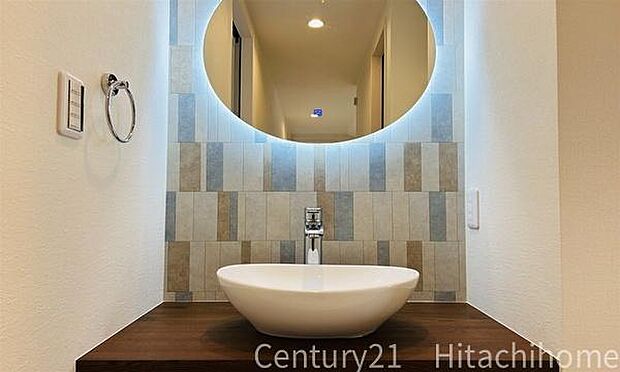 《洗面化粧台》 ■2階にも使いやすい可愛らしいデザインの洗面化粧台を造作しました。