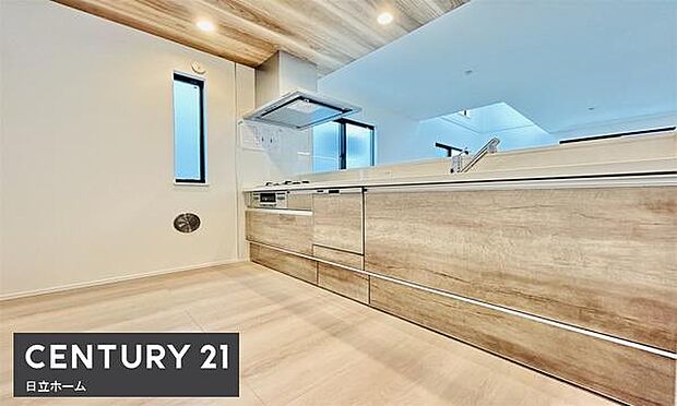 《キッチン》　■家族が集う楽しく親子の会話もはずむキッチン。明るく清潔で使い勝手のいいキッチンには、いつも家族の笑顔があふれています。