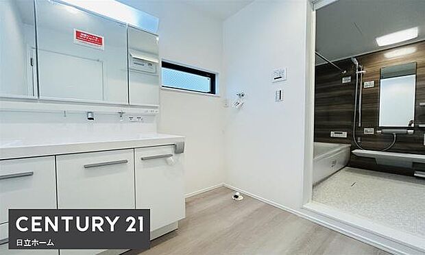 《洗面台》　■朝のバタバタした身支度を支えてくれる洗面所。