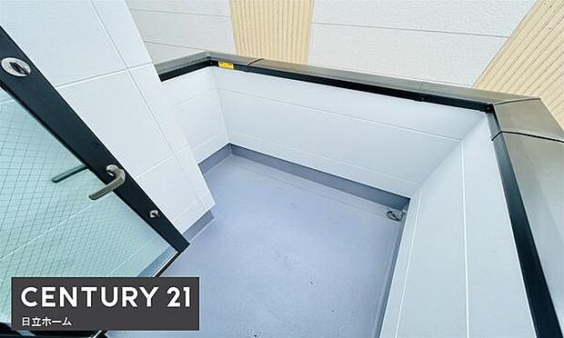 《バルコニー》　■陽当りも良く、洗濯物も良く乾きそうです。